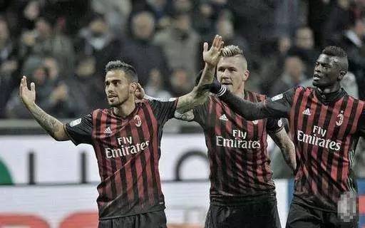  AC米兰德比战绝杀国米，莱奥补时世界波  