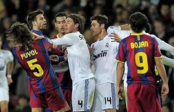  都灵德比火药味十足，红牌改写比赛走势  